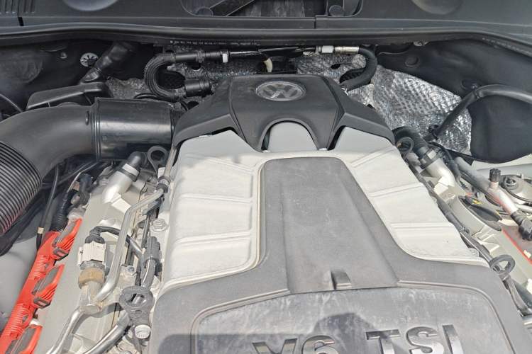 Used Volkswagen Touareg 2016 3.0 TSI Standard Version Engine Bay