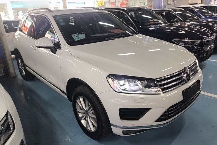 Used Volkswagen Touareg 2016 3.0 TSI Ignis Edition Front Right 45 Deg
