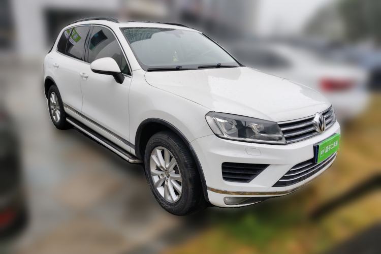 Used Volkswagen Touareg 2016 3.0 TSI Ignis Edition Front Right 45 Deg