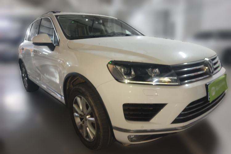 Used Volkswagen Touareg 2016 3.0 TSI Ignis Edition Front Right 45 Deg