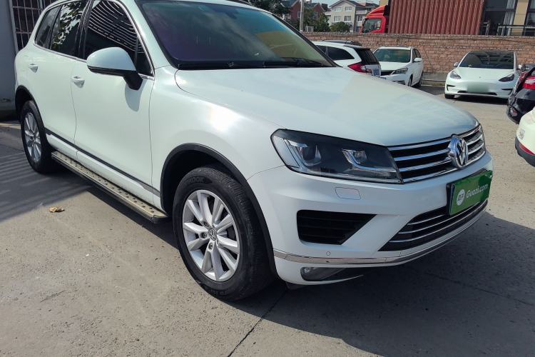Used Volkswagen Touareg 2016 3.0 TSI Ignis Edition Front Right 45 Deg