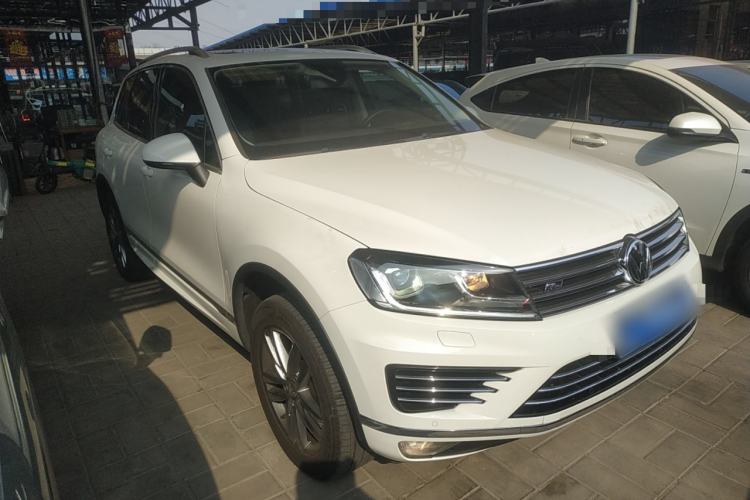 Used Volkswagen Touareg 2016 3.0 TSI High-End Version Front Right 45 Deg
