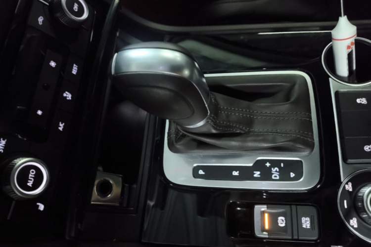 Used Volkswagen Touareg 2016 3.0 TSI Ignis Edition Gear Lever