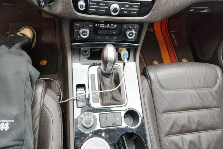 Used Volkswagen Touareg 2016 3.0 TSI Ignis Edition Gear Lever