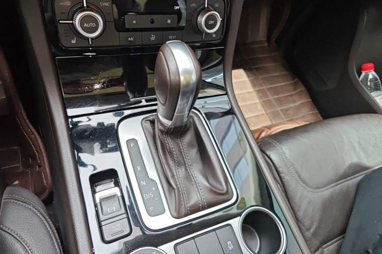 Used Volkswagen Touareg 2016 3.0 TSI Standard Version Gear Lever