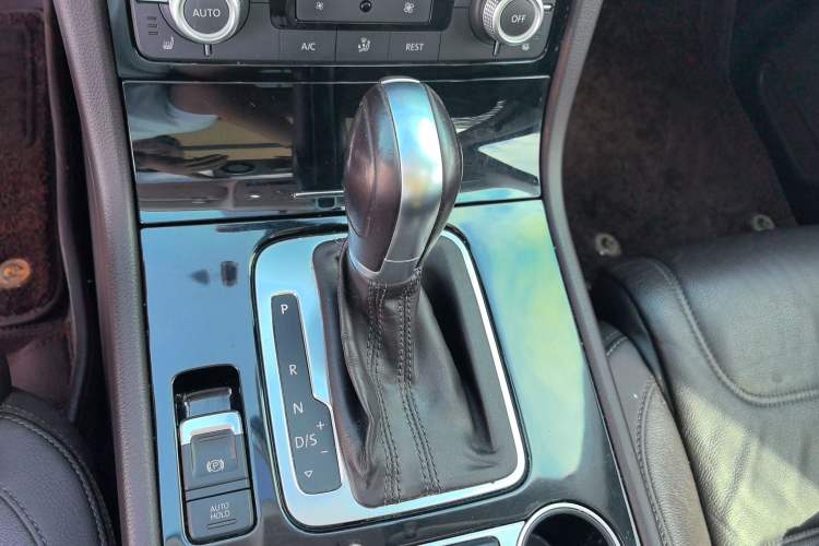 Used Volkswagen Touareg 2016 3.0 TSI Ignis Edition Gear Lever