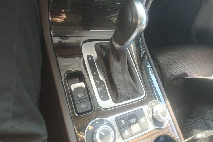 Used Volkswagen Touareg 2016 3.0 TSI High-End Version Gear Lever