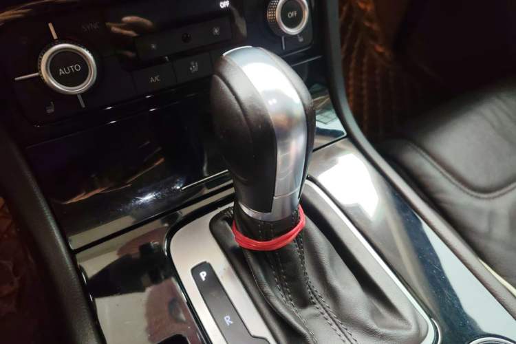 Used Volkswagen Touareg 2016 3.0 TSI Ignis Edition Gear Lever