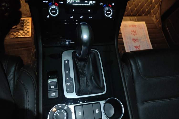 Used Volkswagen Touareg 2016 3.0 TSI Ignis Edition Gear Lever