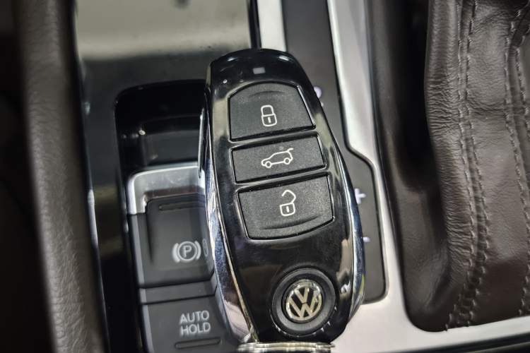 Used Volkswagen Touareg 2016 3.0 TSI Ignis Edition Interior 1