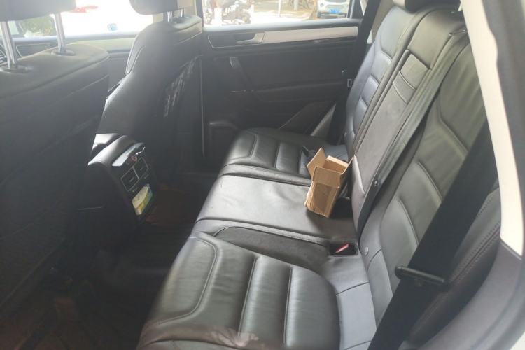 Used Volkswagen Touareg 2016 3.0 TSI Standard Version Interior 4