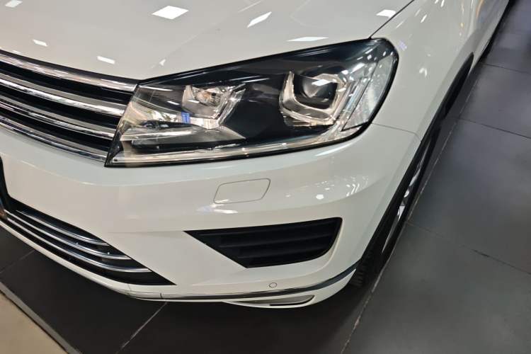 Used Volkswagen Touareg 2016 3.0 TSI Ignis Edition Left Front Headlight