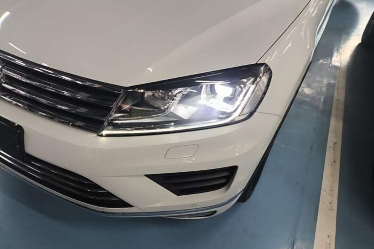 Used Volkswagen Touareg 2016 3.0 TSI Ignis Edition Left Front Headlight