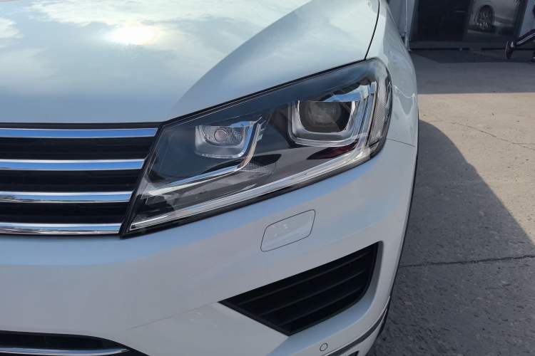 Used Volkswagen Touareg 2016 3.0 TSI Ignis Edition Left Front Headlight