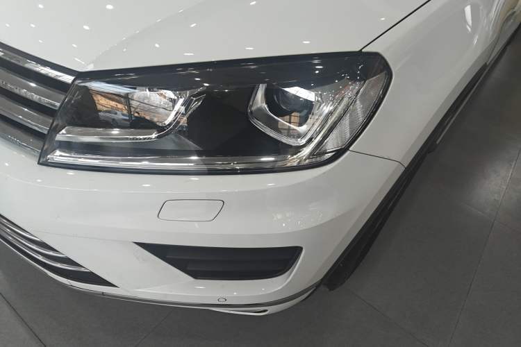 Used Volkswagen Touareg 2016 3.0 TSI Ignis Edition Left Front Headlight