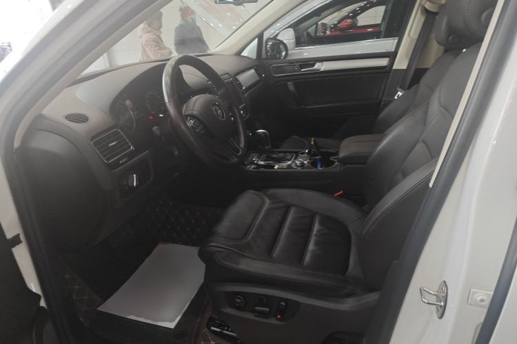 Used Volkswagen Touareg 2016 3.0 TSI Ignis Edition Left Front Seat