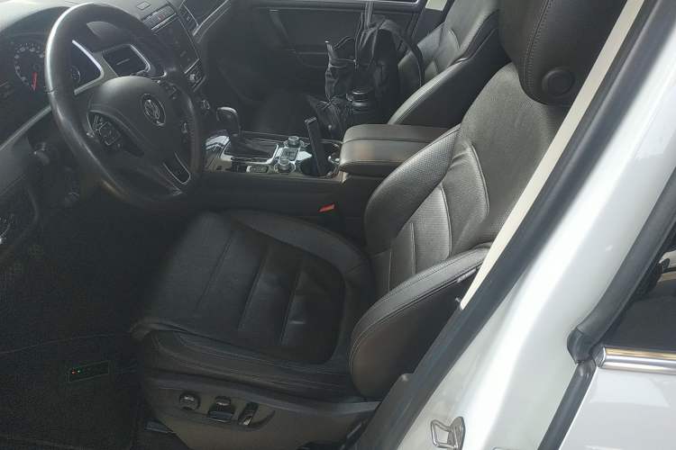 Used Volkswagen Touareg 2016 3.0 TSI High-End Version Left Front Seat