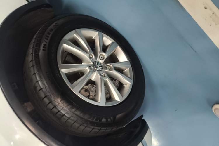 Used Volkswagen Touareg 2016 3.0 TSI Ignis Edition Left Front Wheel Hub
