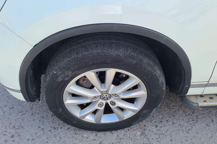 Used Volkswagen Touareg 2016 3.0 TSI Ignis Edition Left Front Wheel Hub