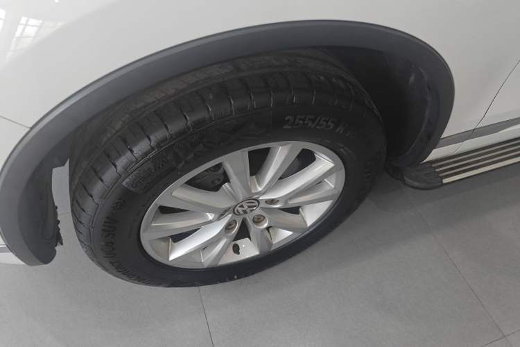 Used Volkswagen Touareg 2016 3.0 TSI Ignis Edition Left Front Wheel Hub