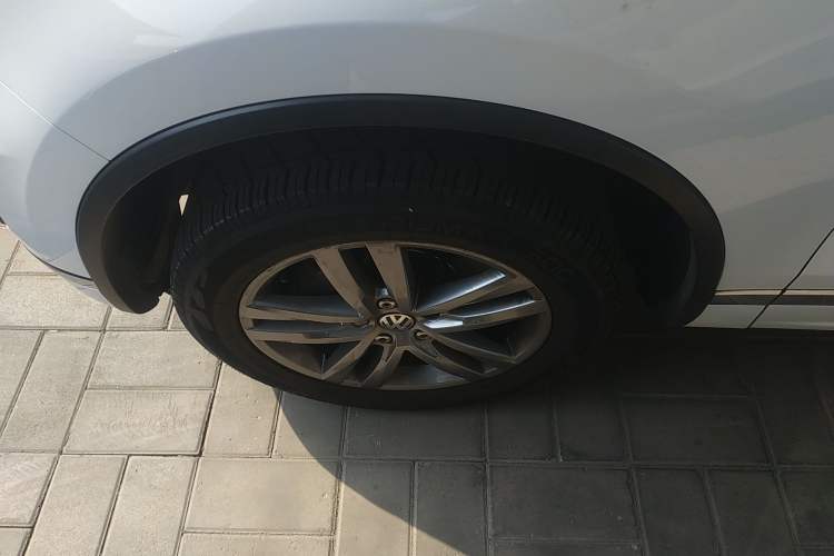 Used Volkswagen Touareg 2016 3.0 TSI High-End Version Left Front Wheel Hub