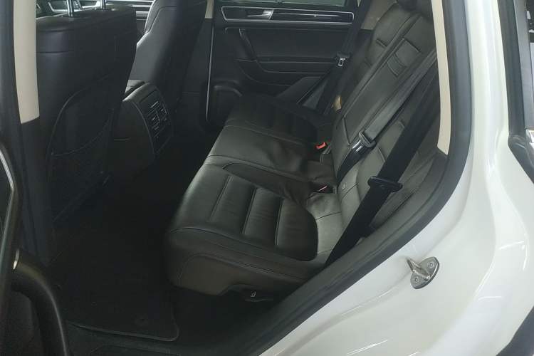 Used Volkswagen Touareg 2016 3.0 TSI High-End Version Left Rear Seat
