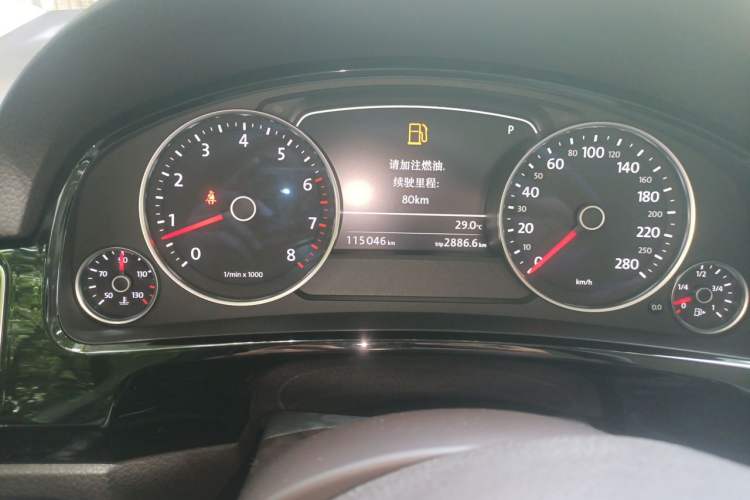 Used Volkswagen Touareg 2016 3.0 TSI Standard Version Odometer Close Up