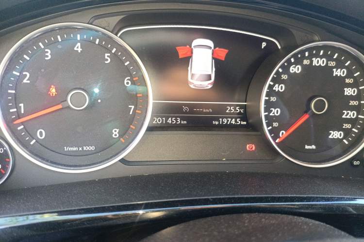 Used Volkswagen Touareg 2016 3.0 TSI Standard Version Odometer Close Up