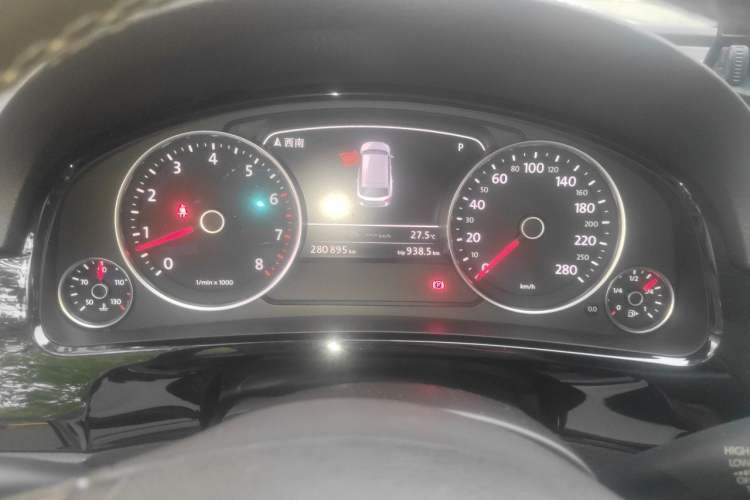 Used Volkswagen Touareg 2016 3.0 TSI Standard Version Odometer Close Up