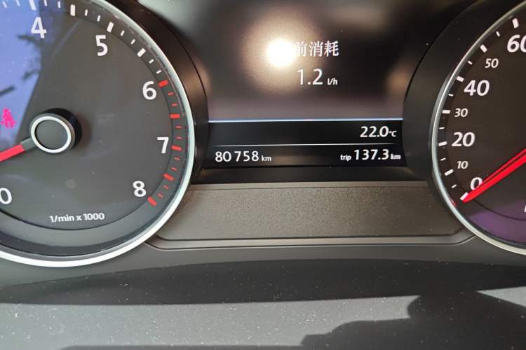 Used Volkswagen Touareg 2016 3.0 TSI Standard Version Odometer Close Up