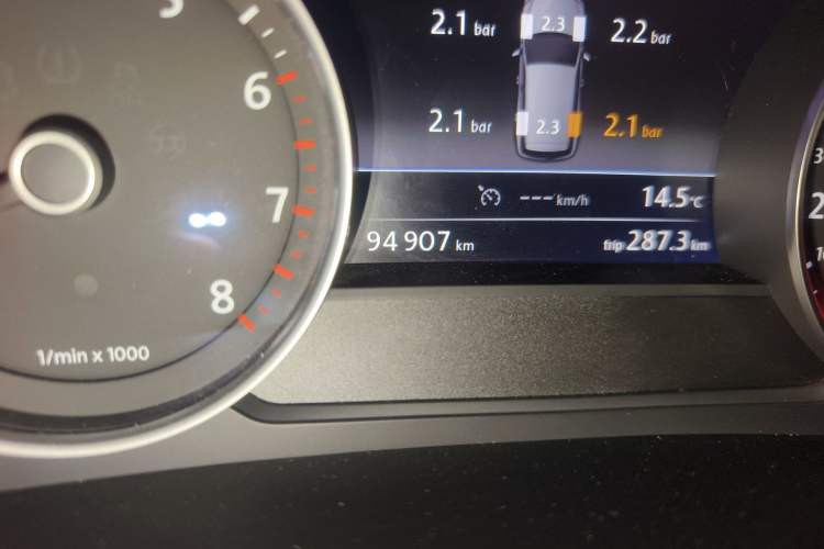 Used Volkswagen Touareg 2016 3.0 TSI Ignis Edition Odometer Close Up