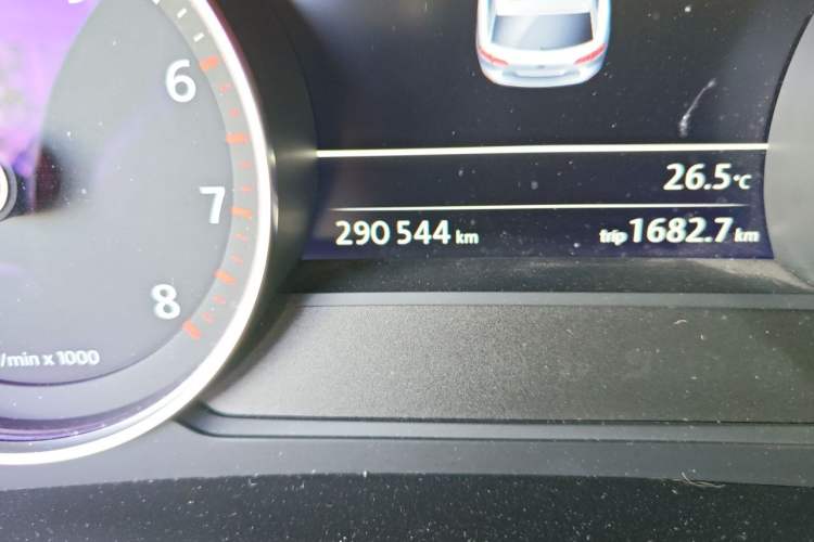 Used Volkswagen Touareg 2016 3.0 TSI Standard Version Odometer Close Up