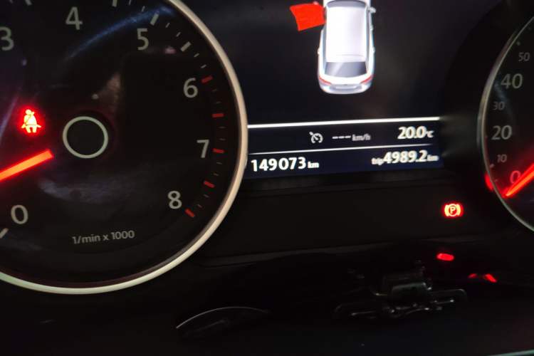 Used Volkswagen Touareg 2016 3.0 TSI Ignis Edition Odometer Close Up