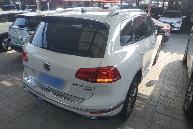 Used Volkswagen Touareg 2016 3.0 TSI High-End Version Rear Right 45 Deg