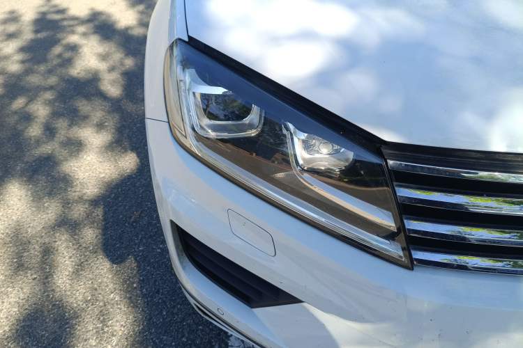 Used Volkswagen Touareg 2016 3.0 TSI Standard Version Right Front Headlight
