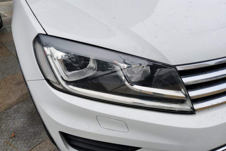 Used Volkswagen Touareg 2016 3.0 TSI Ignis Edition Right Front Headlight