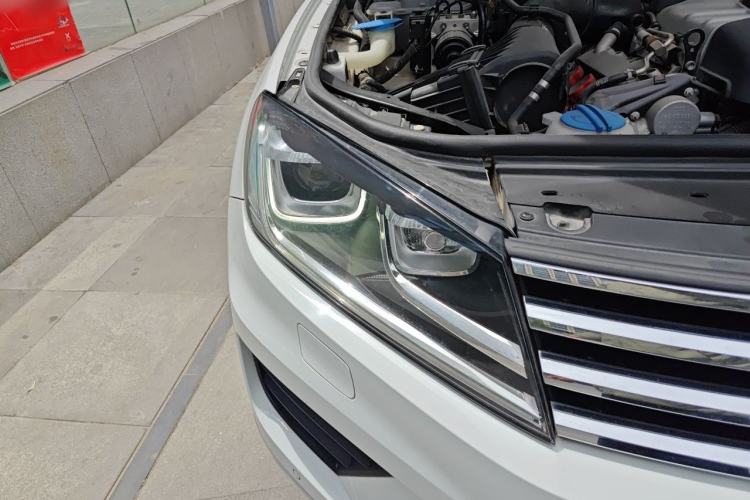 Used Volkswagen Touareg 2016 3.0 TSI Standard Version Right Front Headlight