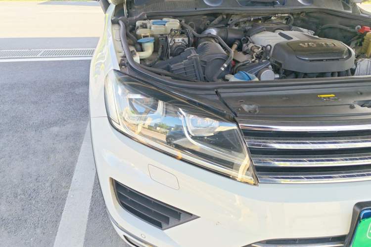 Used Volkswagen Touareg 2016 3.0 TSI Standard Version Right Front Headlight