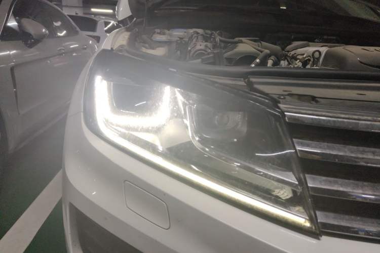 Used Volkswagen Touareg 2016 3.0 TSI Ignis Edition Right Front Headlight