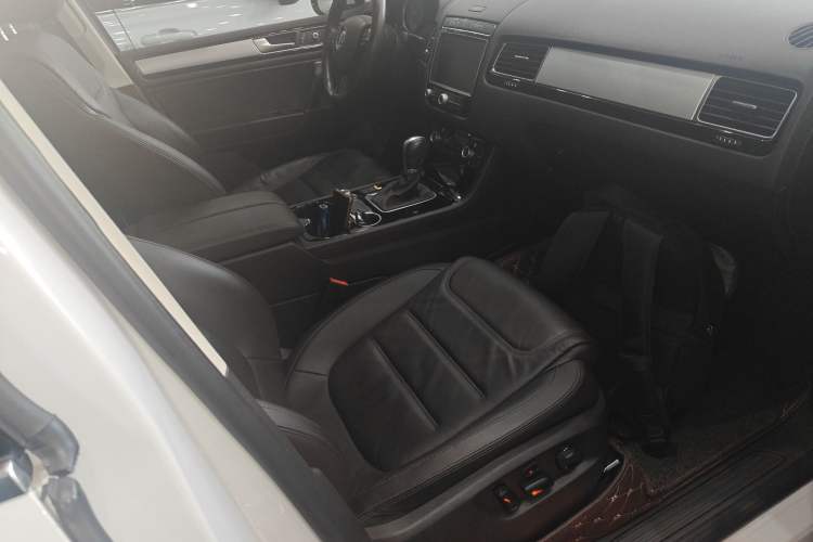 Used Volkswagen Touareg 2016 3.0 TSI Ignis Edition Right Front Seat