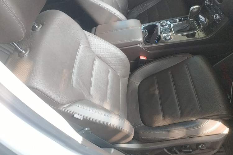 Used Volkswagen Touareg 2016 3.0 TSI High-End Version Right Front Seat