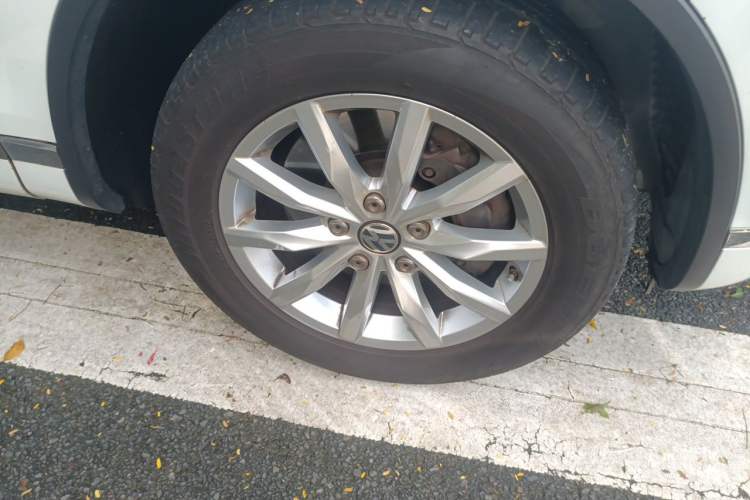 Used Volkswagen Touareg 2016 3.0 TSI Standard Version Right Front Wheel Hub