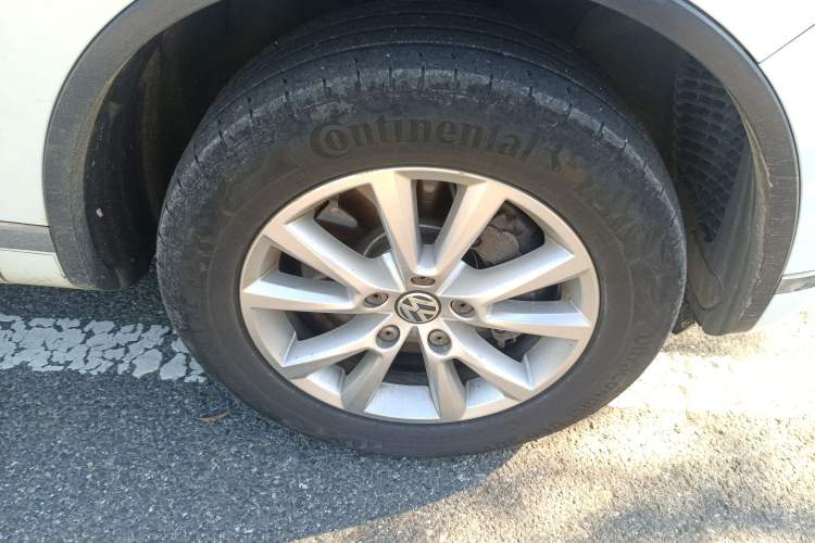 Used Volkswagen Touareg 2016 3.0 TSI Standard Version Right Front Wheel Hub