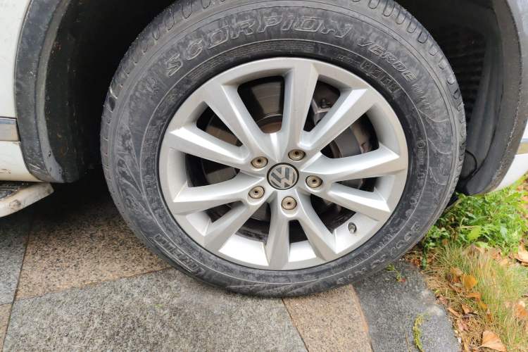 Used Volkswagen Touareg 2016 3.0 TSI Ignis Edition Right Front Wheel Hub