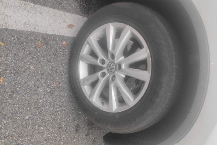Used Volkswagen Touareg 2016 3.0 TSI Standard Version Right Front Wheel Hub