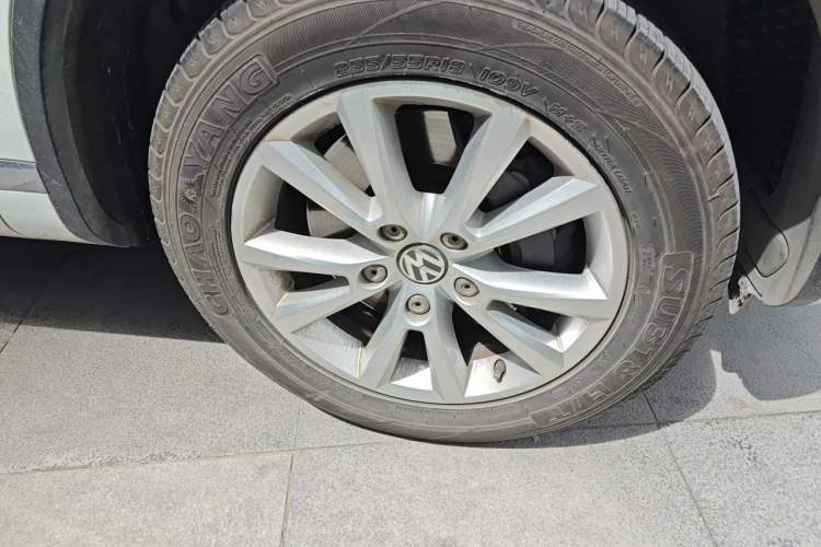 Used Volkswagen Touareg 2016 3.0 TSI Standard Version Right Front Wheel Hub