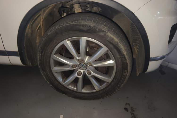 Used Volkswagen Touareg 2016 3.0 TSI Ignis Edition Right Front Wheel Hub