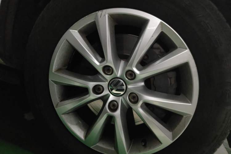 Used Volkswagen Touareg 2016 3.0 TSI Ignis Edition Right Front Wheel Hub