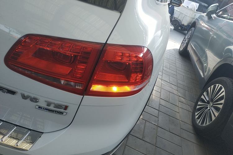 Used Volkswagen Touareg 2016 3.0 TSI High-End Version Right Rear Taillight