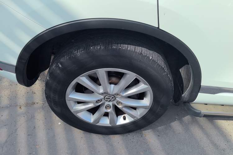 Used Volkswagen Touareg 2016 3.0 TSI Ignis Edition Right Rear Wheel Hub